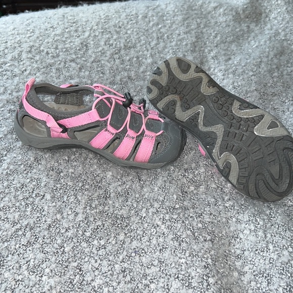 Pink and gray Bearpaw water shoes - Picture 2 of 8